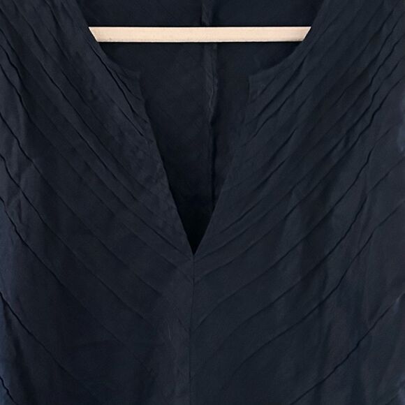 Chicos Navy Blue V-Neck 100% Linen Textured Top Size Large - Picture 3 of 9